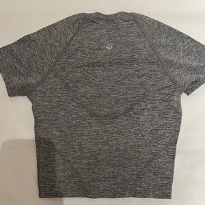 Lululemon Athletica Gray Short Sleeve Tee